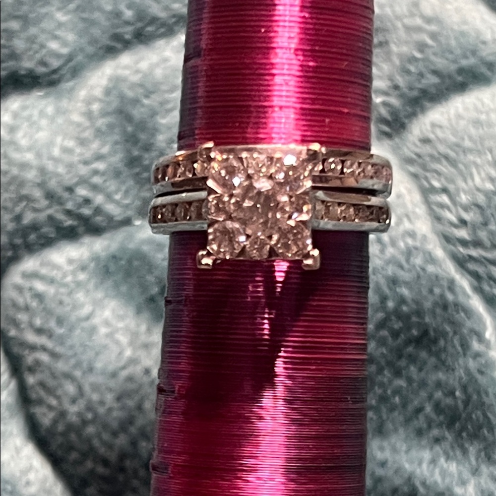 Diamond Halo Engagement Ring - White Gold - Sparkling Clear